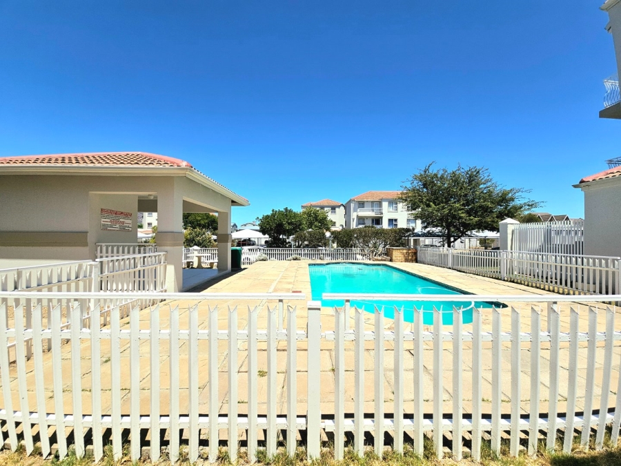 2 Bedroom Property for Sale in Whispering Pines Western Cape